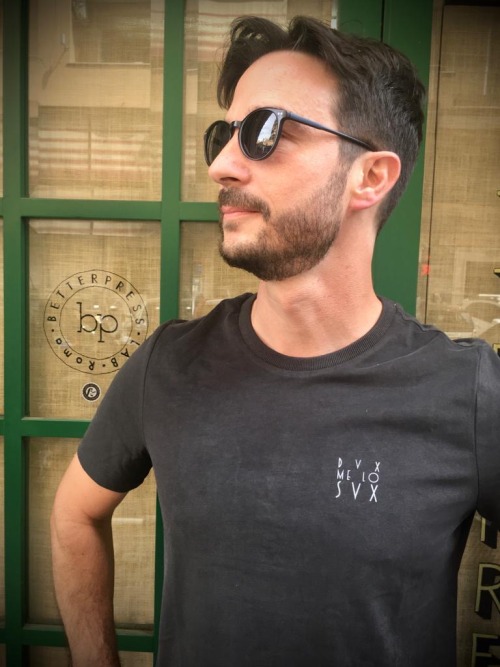 BetterShirts — t-shirt grigio scuro con logo DVX ME IO SVX